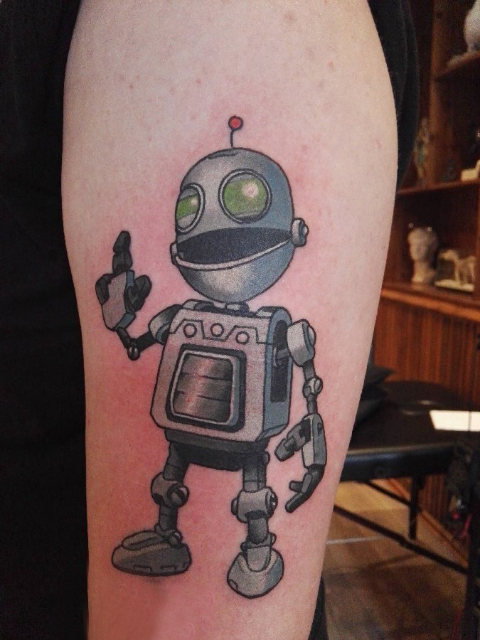 点击大图看下一张：机器人纹身 男生手臂上彩色的机器人纹身图片