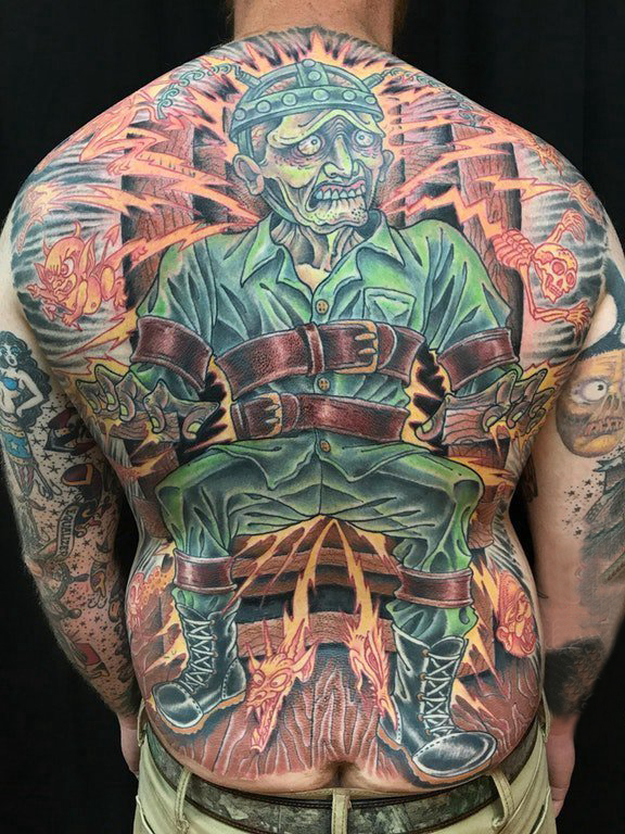 点击大图看下一张：美国士兵纹身 男生后背上大面积美国士兵纹身图片