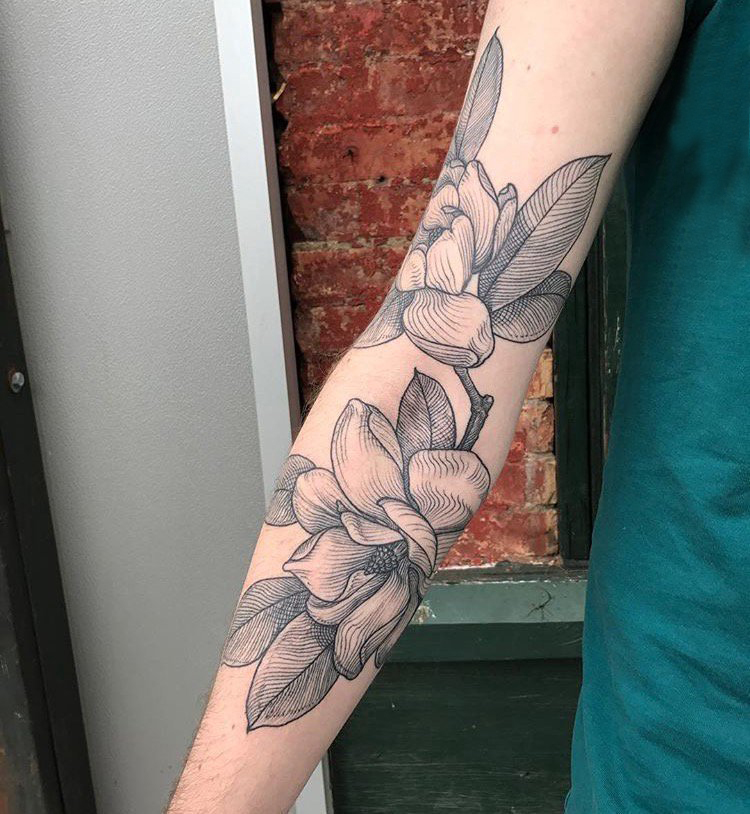 点击大图看下一张：文艺花朵纹身 女生手臂上唯美花朵纹身图片