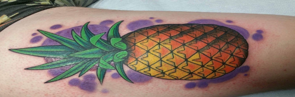 点击大图看下一张：彩绘纹身 男生手臂上彩绘纹身菠萝图案