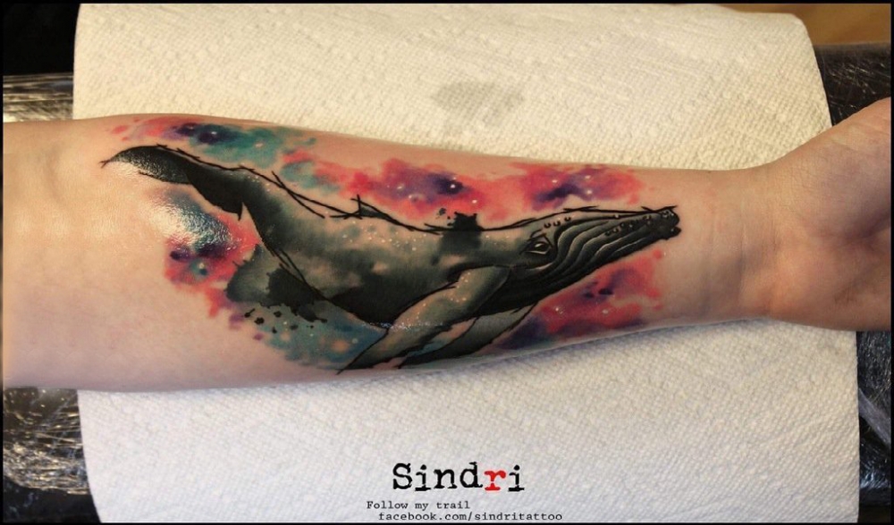 点击大图看下一张：鲸鱼纹身 女生手臂上鲸鱼纹身图片
