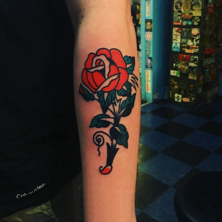 点击大图看下一张：文艺花朵纹身 男生手臂上彩绘纹身文艺花朵纹身图片