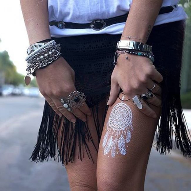 点击大图看下一张:多款女生十分喜爱的白色隐形文艺小清新纹身图案