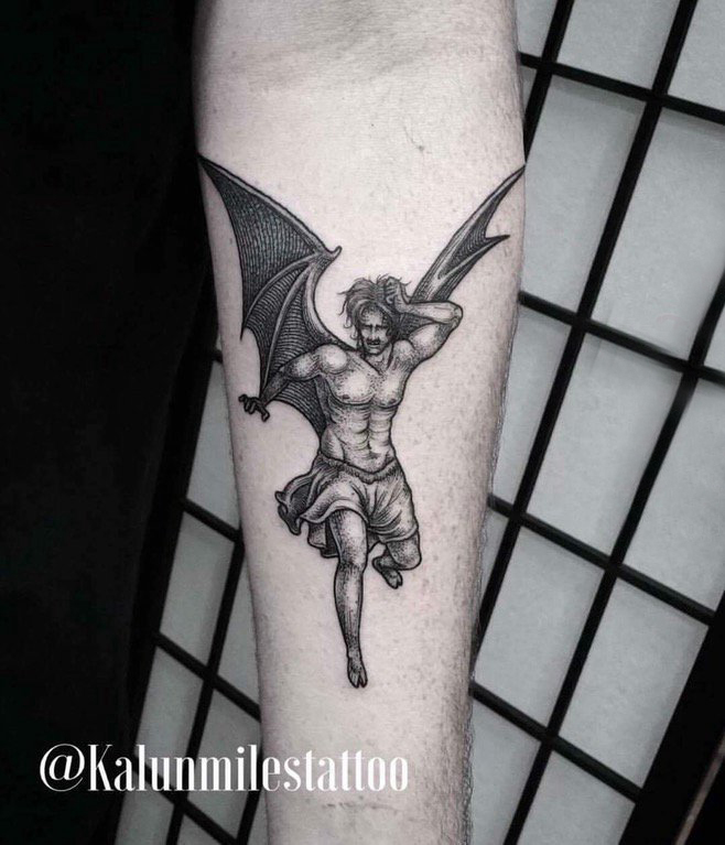 点击大图看下一张：纹身守护天使 男生手臂上黑色的天使纹身图片