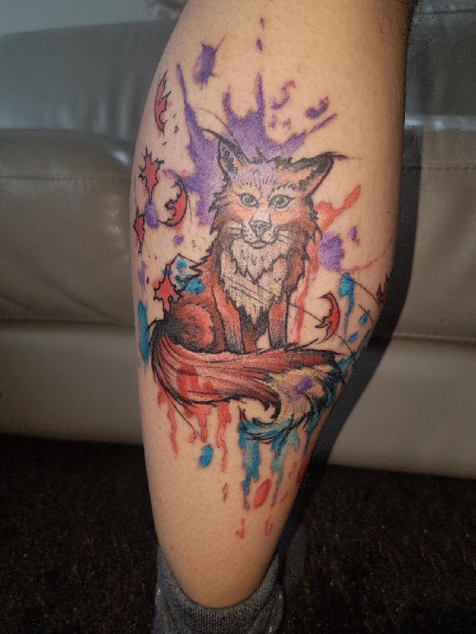 点击大图看下一张：百乐动物纹身 男生小腿上彩色的狐狸纹身图片