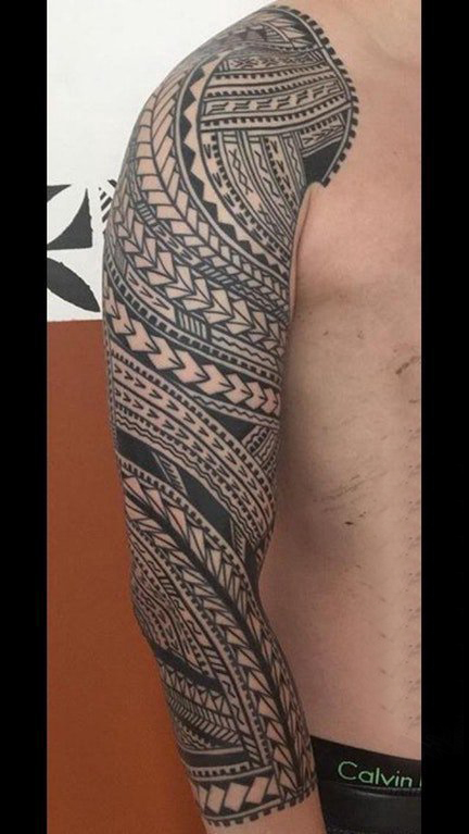 点击大图看下一张：几何图腾纹身图案 男生手臂上黑色纹身几何图腾纹身图案