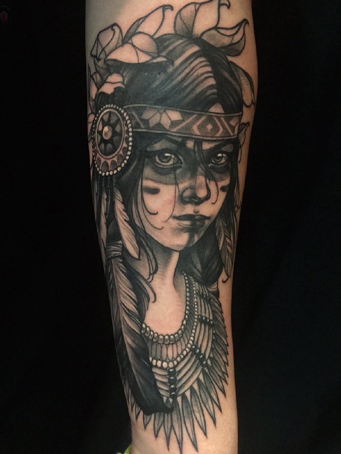 点击大图看下一张：女生人物纹身图案 男生手臂上黑色纹身女生人物纹身图案
