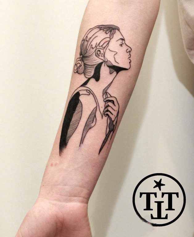 点击大图看下一张：女生人物纹身图案 女生手臂上简单线条纹身女生人物纹身图案
