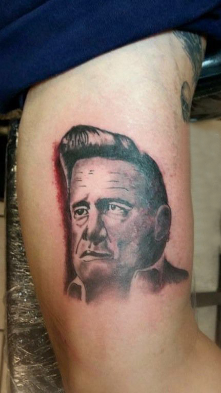 点击大图看下一张：人物肖像纹身 男生手臂上人物肖像纹身素描图片