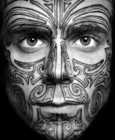 点击大图看下一张：多款线条素描创意经典设计感十足的脸部纹身图案