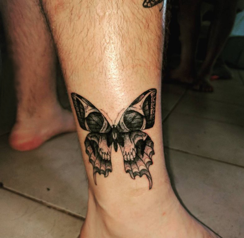 点击大图看下一张：3d蝴蝶纹身 男生小腿上蝴蝶和骷髅纹身图片