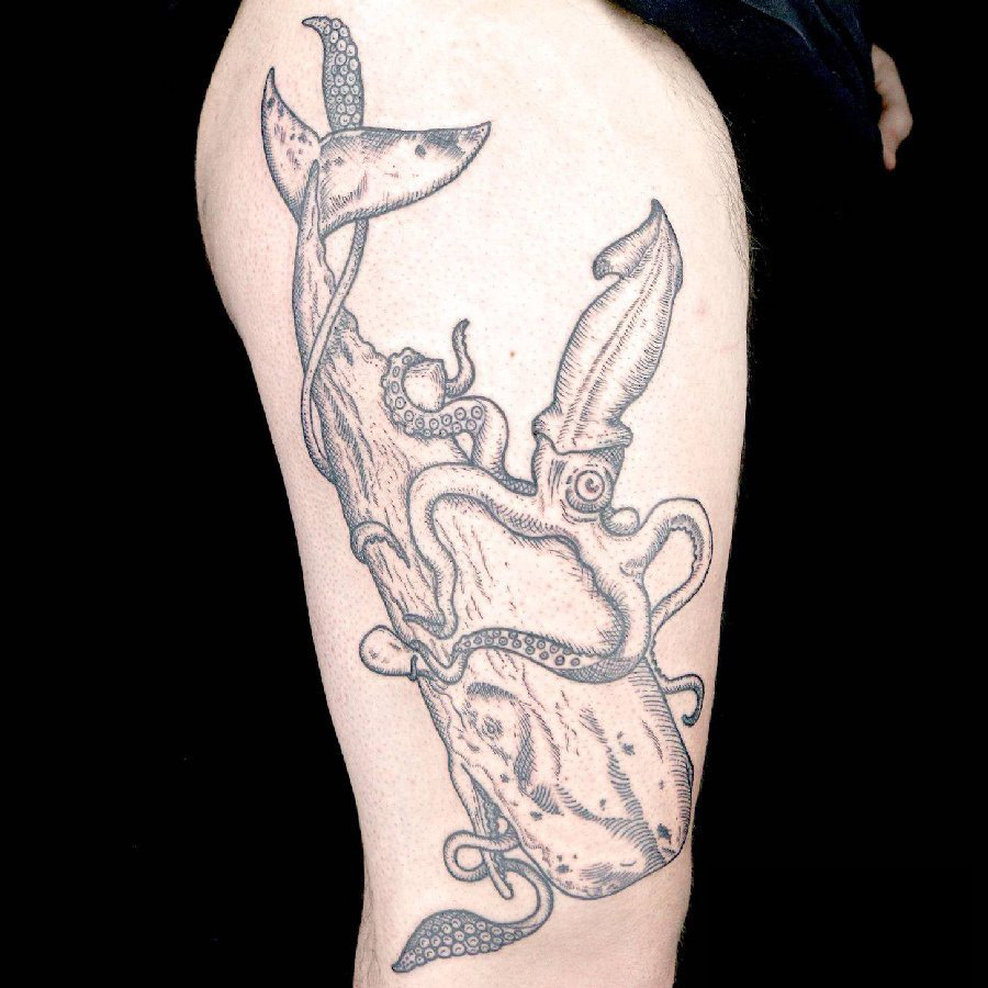 点击大图看下一张：大腿纹身女 女生大腿上鱿鱼和鲸鱼纹身图片