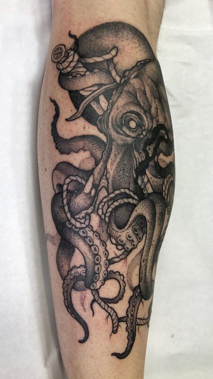 点击大图看下一张：黑色章鱼纹身 男生小腿上黑色章鱼纹身素描图片