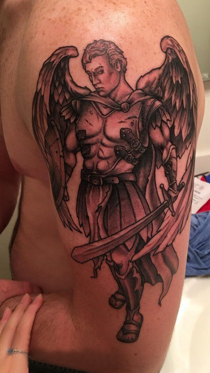 点击大图看下一张：天使翅膀纹身素材 男生手臂上天使翅膀纹身素材图片