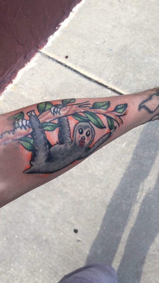点击大图看下一张：纹身动物 男生手臂上树枝和动物纹身图片