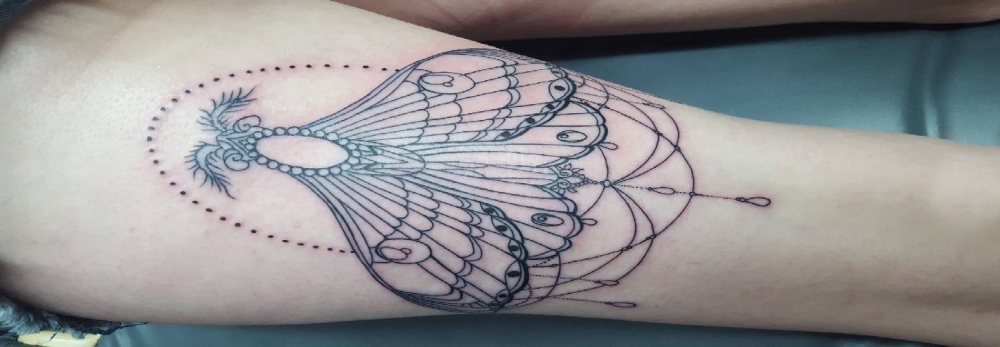 点击大图看下一张：蝴蝶图腾纹身图案 女生手臂上蝴蝶图腾纹身图案