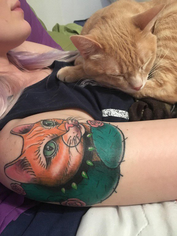 点击大图看下一张：纹身猫咪 女生手臂上彩绘纹身猫咪图片
