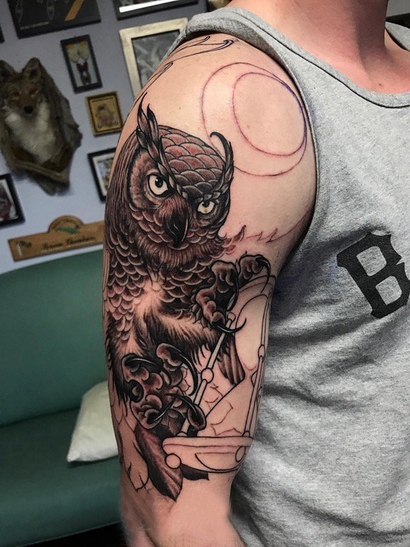 点击大图看下一张：纹身猫头鹰 男生手臂上素描纹身猫头鹰图片