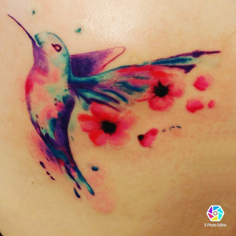 点击大图看下一张：纹身鸟 精致的彩色小鸟纹身图片