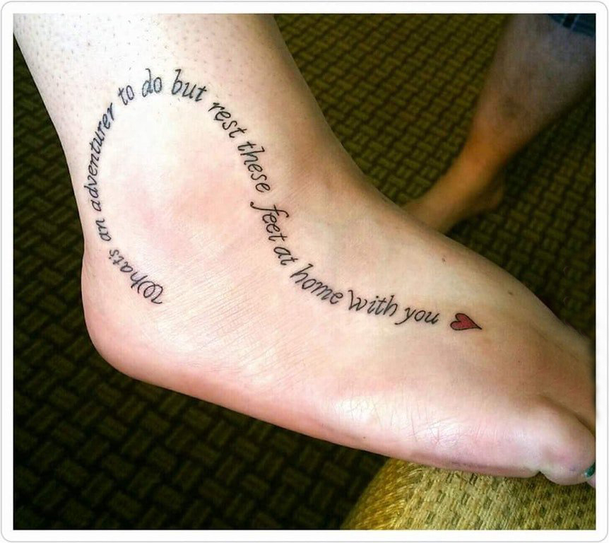 点击大图看下一张：脚背纹身 女生脚背上心形和英文纹身图片