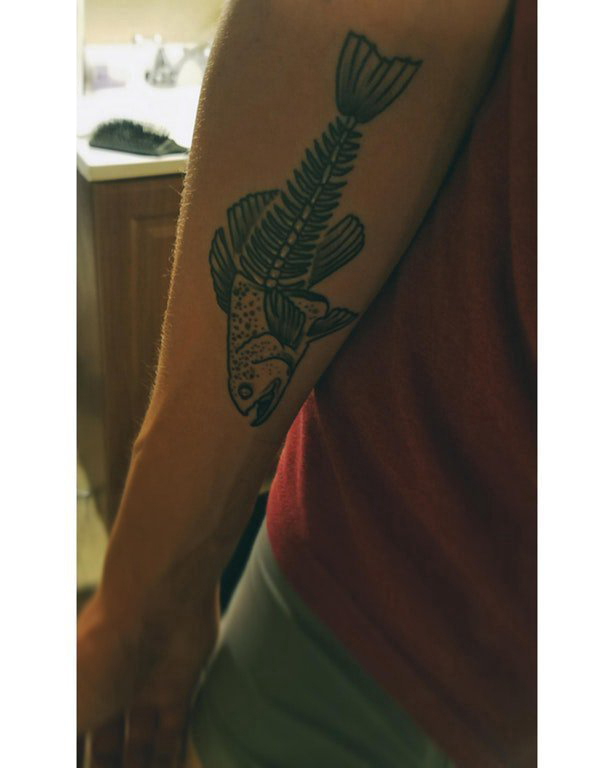 点击大图看下一张：手臂纹身素材 男生手臂上黑色的动物纹身图片