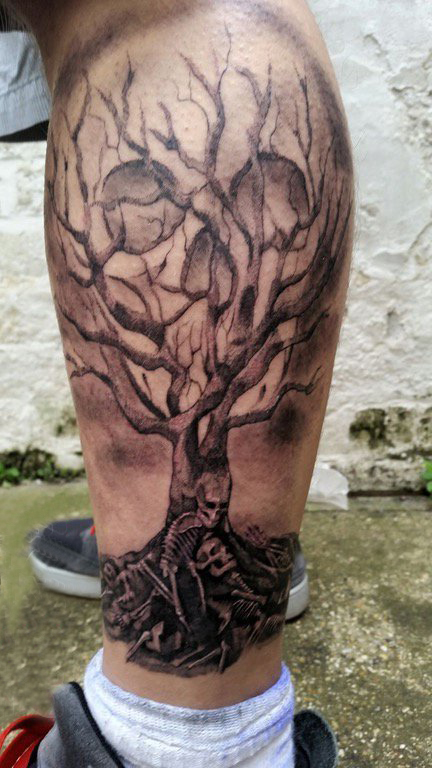 点击大图看下一张：树纹身 男生小腿上树纹身骷髅头图片