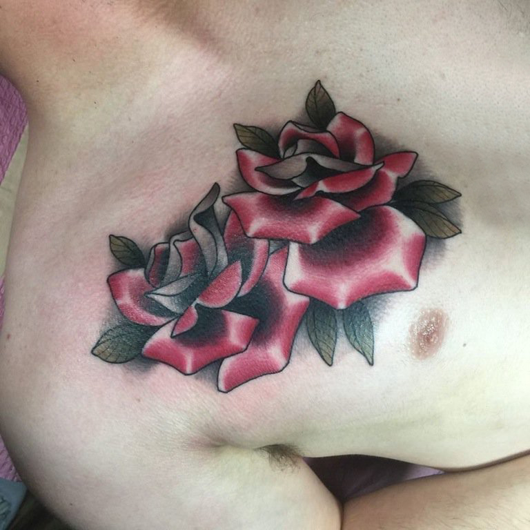点击大图看下一张：文艺花朵纹身 男生胸部上彩绘纹身花朵图片
