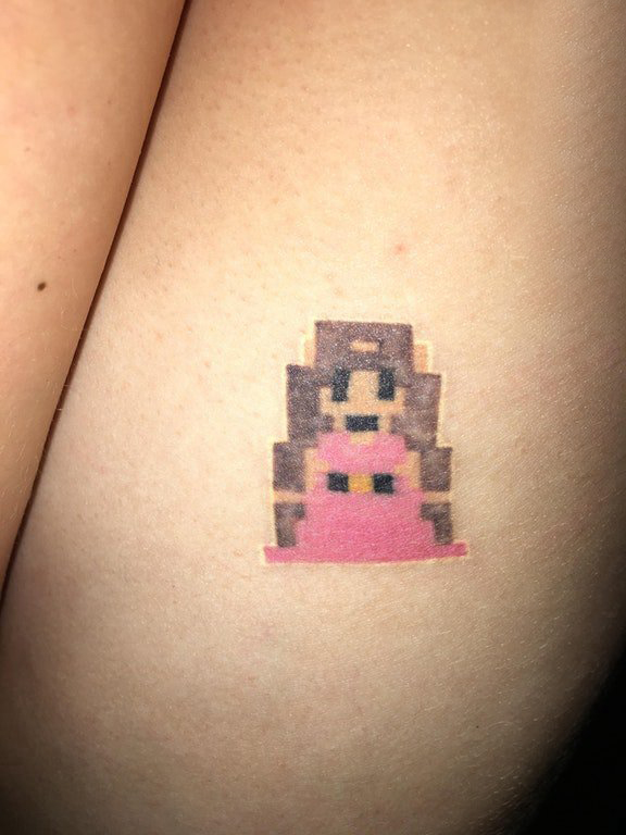 点击大图看下一张：纹身公主 女生大腿上彩色的卡通人物纹身图片