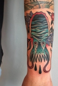 小章鱼纹身 男生手臂上彩色的章鱼纹身图片