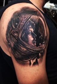 宇航员纹身 男生手臂上的宇航员纹身图片