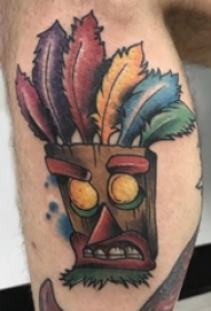 纹身面具 男生小腿上彩色的面具纹身图片