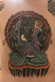 纹身三面佛 男生胸部彩色的佛像纹身图片
