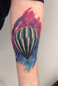 热气球纹身 男生手臂上精美的热气球纹身图片