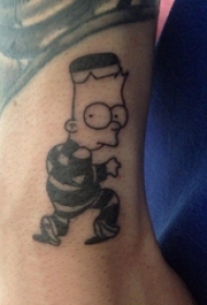 纹身卡通 男生手臂上黑色的卡通人物纹身图片