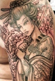 纹身日本艺妓图片 男生手臂上素描纹身日本艺妓图片