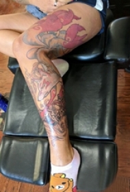 九尾狐狸纹身 女生腿部彩色的九尾狐狸纹身图片