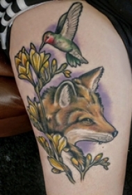 彩色狐狸纹身 女生大腿上彩色狐狸纹身花朵图片