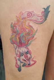 九尾狐狸纹身 女生大腿上彩色的狐狸纹身图片
