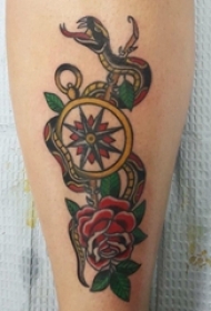 蛇和花朵纹身图案 女生小腿上蛇和花朵纹身图案
