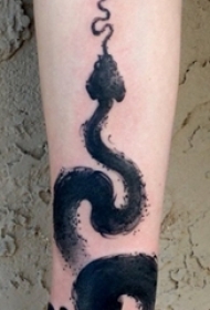 蛇纹身 女生手臂上蛇纹身水墨图片