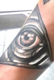 眼睛纹身 男生手臂上眼睛纹身图片