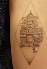建筑物纹身 女生手臂上黑色的建筑物纹身图片
