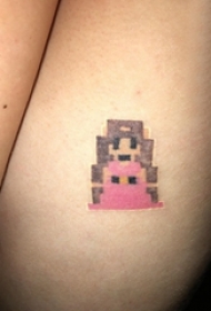 纹身公主 女生大腿上彩色的卡通人物纹身图片