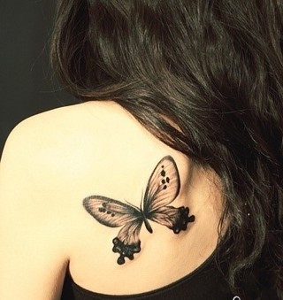点击大图看下一张：唯美气质蝴蝶纹身