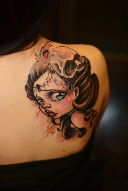 点击大图看下一张：肩部可爱少女图案纹身