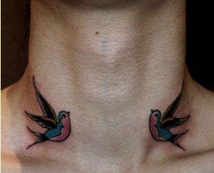 点击大图看下一张：颈部优美飞燕系列纹身