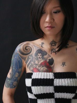 点击大图看下一张：肩部可爱少女图案纹身