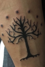 树纹身 男生手臂上树纹身经典图案