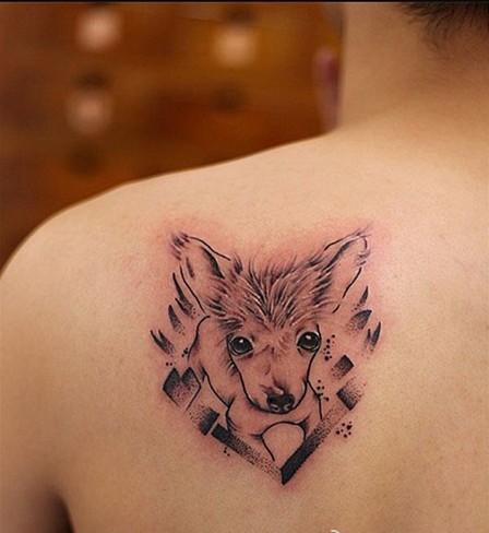 点击大图看下一张：可爱动物肩部纹身