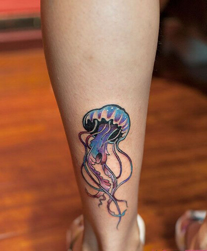 点击大图看下一张：可爱海洋腿部纹身
